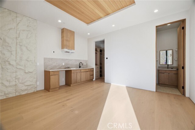 Building Photo - 4827 Stansbury Ave