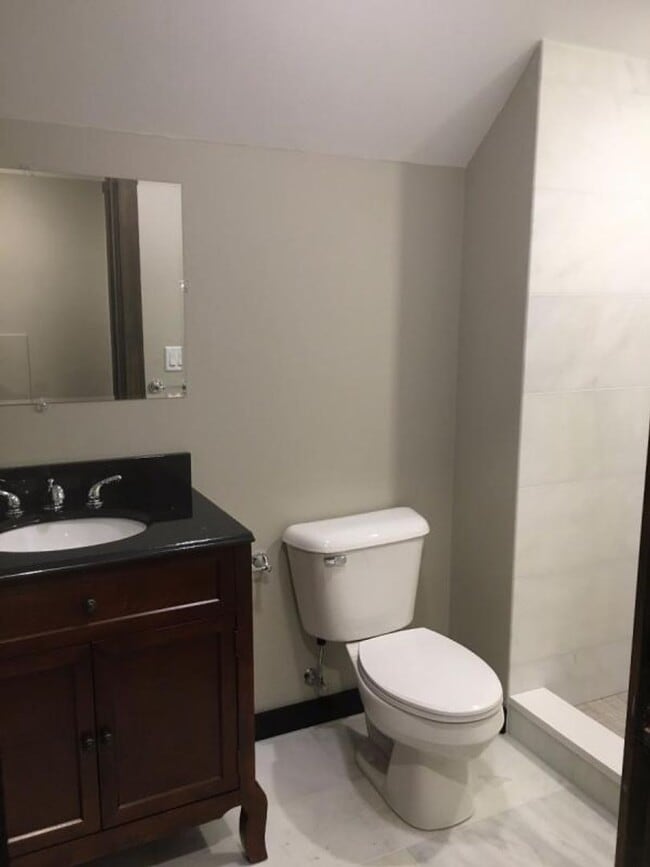 Building Photo - No Brokers Fee, In-Unit Washer and Dryer, Central heat/AC, Eat-in Kitchen, Steps from the t Stop