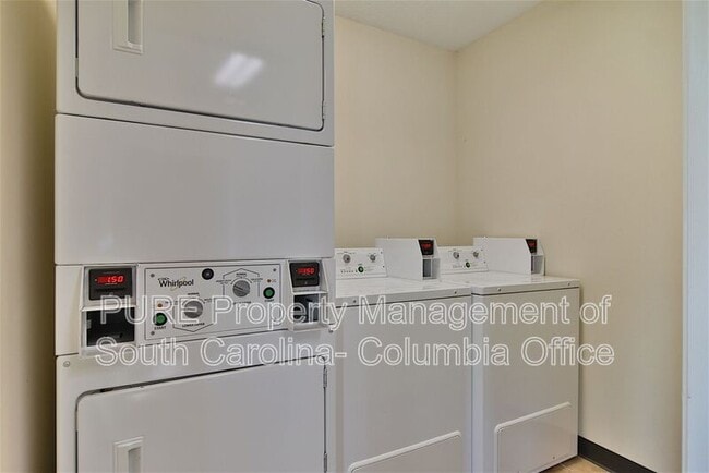 Building Photo - 515 Menlo Dr