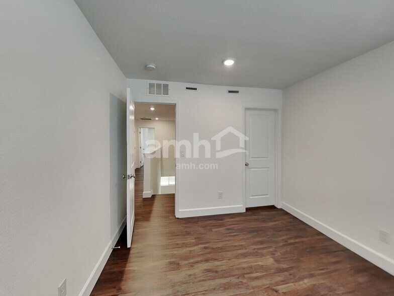 Building Photo - 4844 Blushing Star St