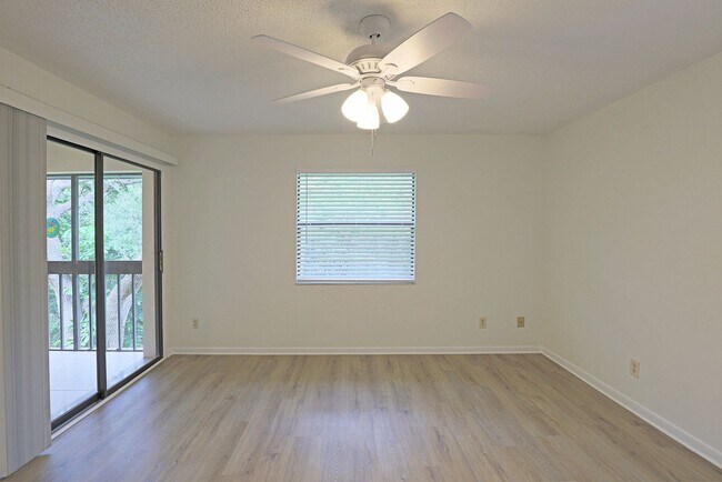 Building Photo - 6120 Whiskey Creek Dr