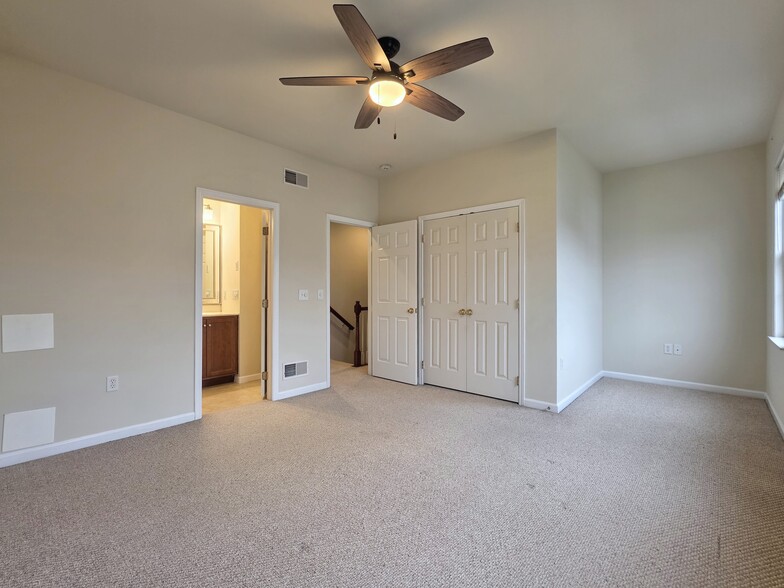 Building Photo - 214 Sagamore Hl