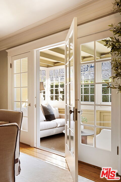 Building Photo - 1438 N Orange Grove Ave