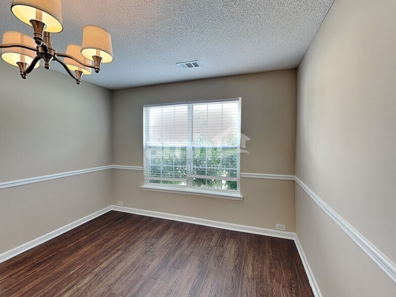 Building Photo - 682 Rock Hill Pky