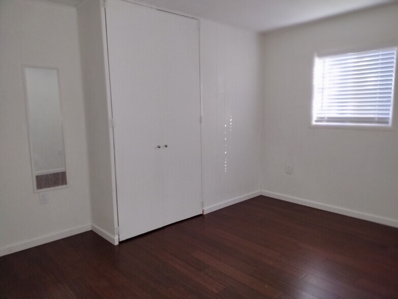 Building Photo - 3411 N Windcrest Dr