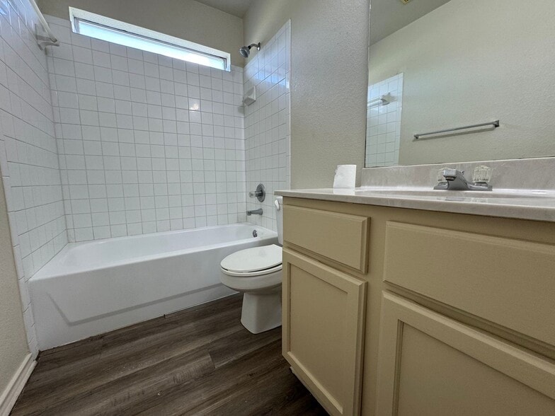 Building Photo - 2901 Cantabrian Dr
