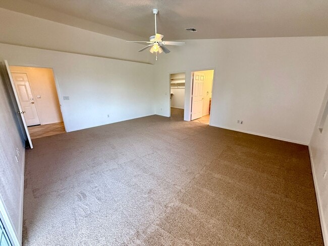 Building Photo - Beautiful 3 Bed / 2 Bath Home Backing to Cerbat Cliffs Golf Course!