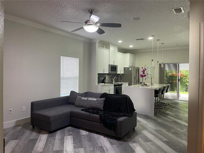 Building Photo - 4625 Waterside Pointe Cir