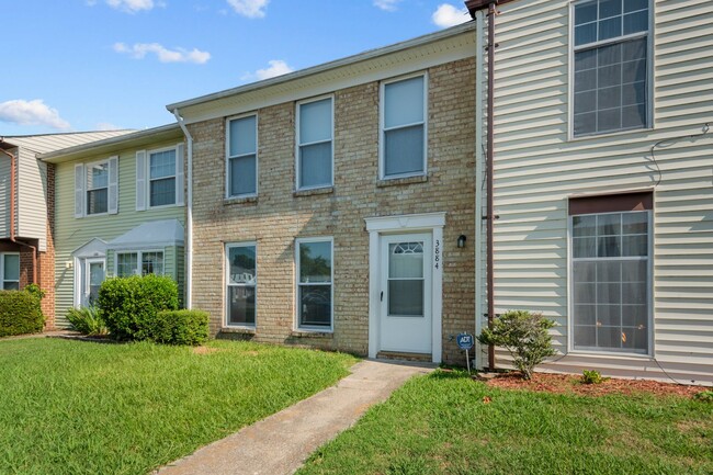 Building Photo - 3 Bedroom Townhome in Virginia Beach