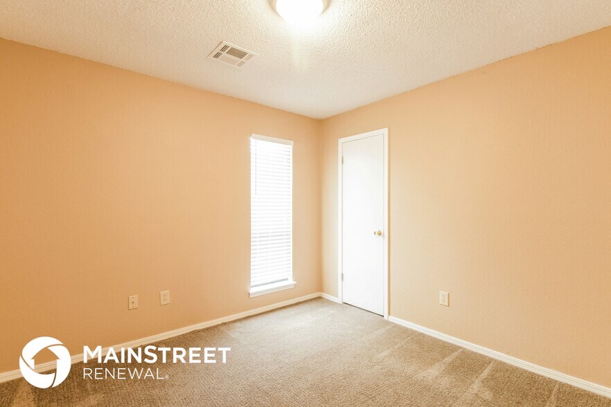 Building Photo - 10301 S Fairview Dr