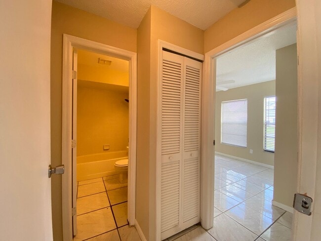 Building Photo - TWO BEDROOM W/ BONUS ROOM - Move In Ready