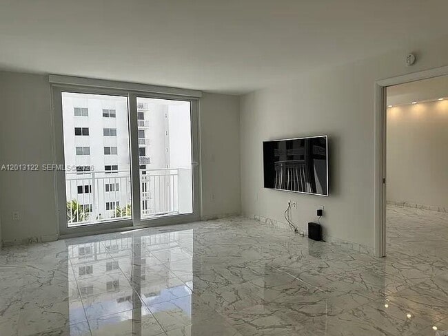 Building Photo - 345 Ocean Dr