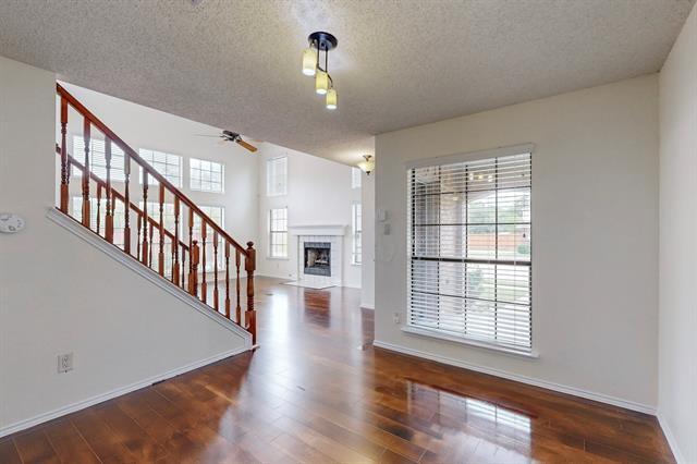 Building Photo - 719 Woodlake Dr