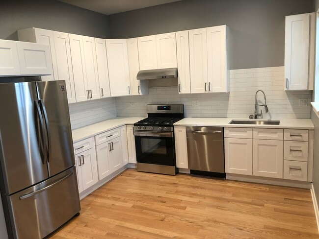 Kitchen - 5521 S Dorchester Ave