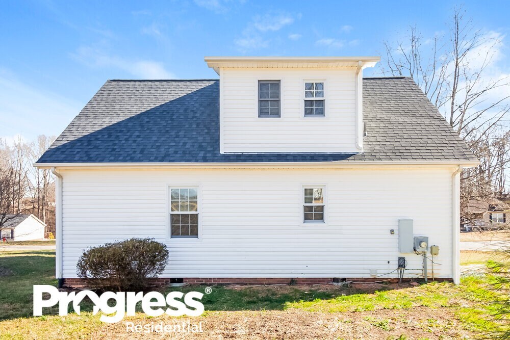 Building Photo - 201 Linville Ct