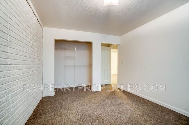 Building Photo - 3733 Willow Run Dr