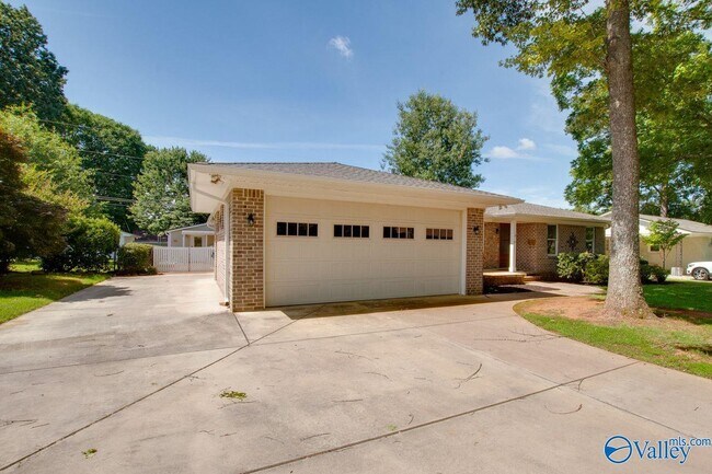 Building Photo - 211 Wingate Ave SW