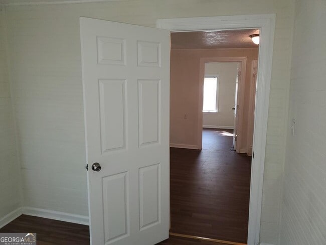 Building Photo - 310 Roberts St