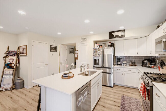 Building Photo - 8023 Nico Way