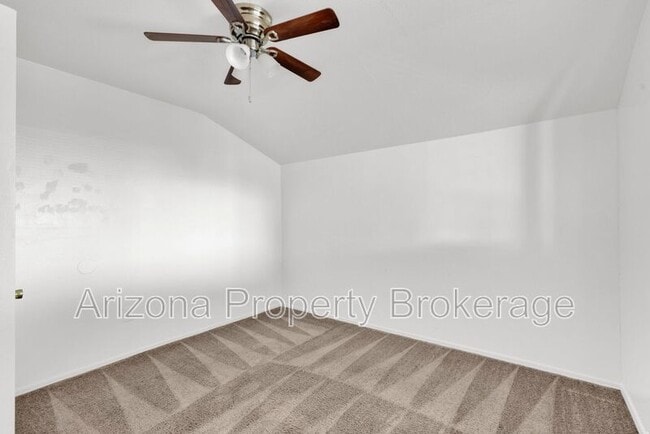 Building Photo - 119 W 9th Pl