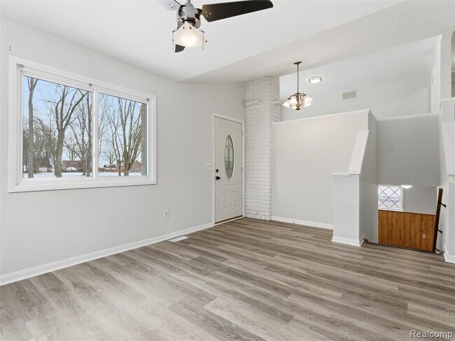 Building Photo - 38301 Murdick Dr