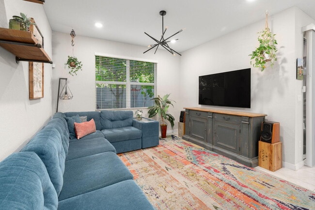 Building Photo - 8813 Via Mar Rosso