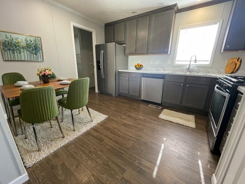 Primary Photo - 38012 Chilver Ave