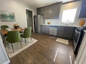 Building Photo - 38012 Chilver Ave