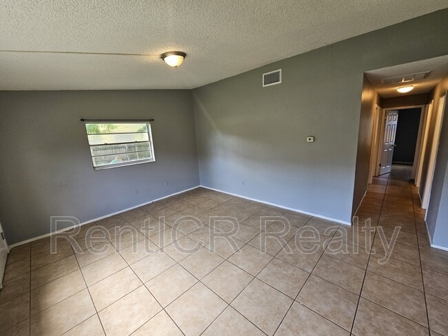 Building Photo - 1409 Laura St