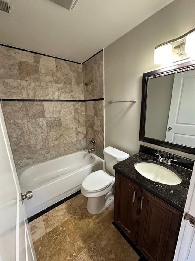 Building Photo - 4 bedrooms & 3 bath in Decatur!