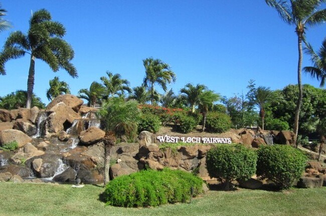 Building Photo - Partially Remodeled 1/1/1 in West Loch Fairways