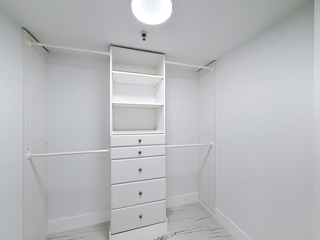 Building Photo - 2480 Presidential Way