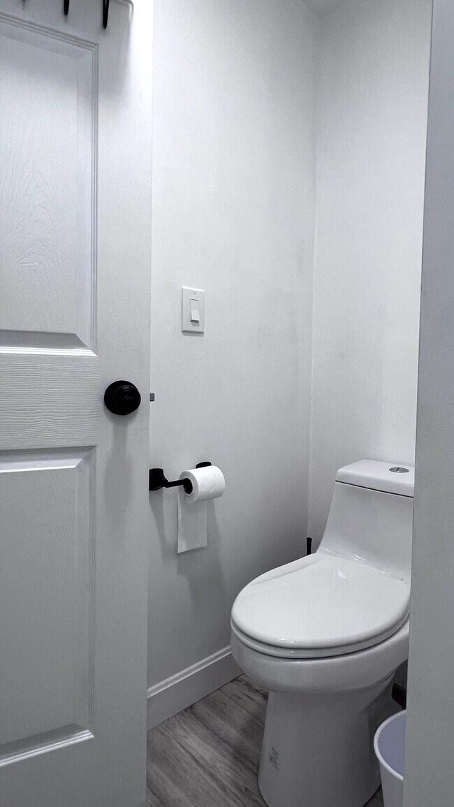 Building Photo - 21 Bullocks Point Ave