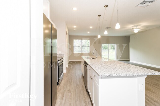 Building Photo - 121 Dailey St SE