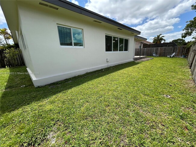 Building Photo - 11751 SW 52nd Ct