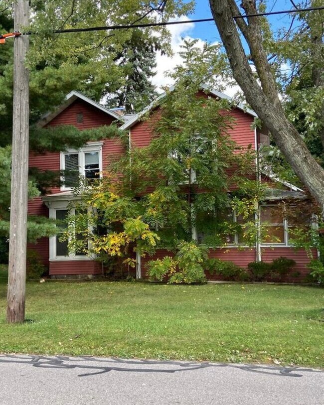 Building Photo - 522 Fleming St