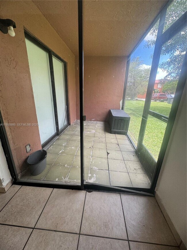 Building Photo - 2705 W 64th Pl