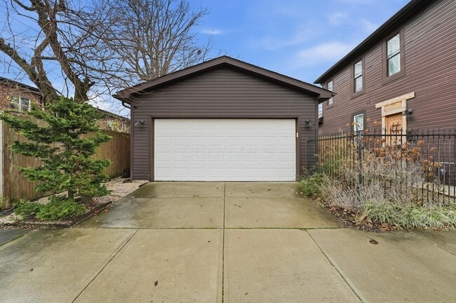 Building Photo - 905 McAllister Ave