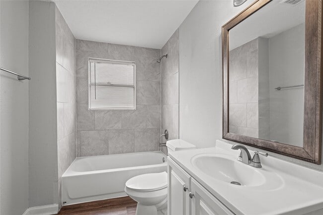 Building Photo - 419 N Parrish St