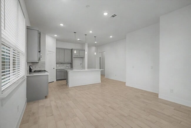 Building Photo - 21138 Garden Palm Dr