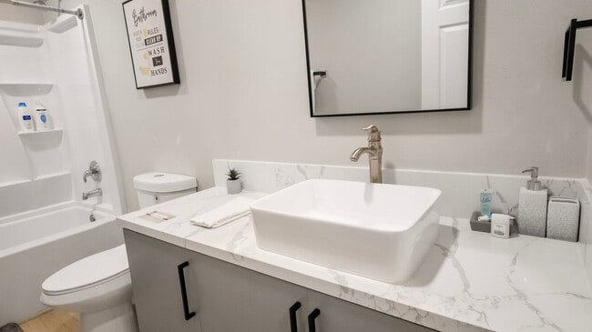 Building Photo - 1059 Gillespie Dr