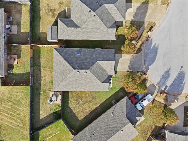 Building Photo - 605 Inverleith Cir
