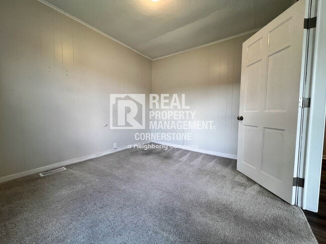Building Photo - AVAILABLE NOW!! 3 Bedroom Home with Huge Y...
