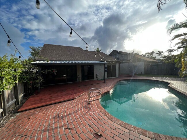 Building Photo - 7512 SW 95th Pl