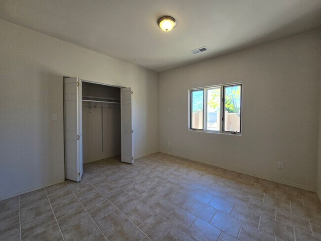 Building Photo - 993 Calle Katarina