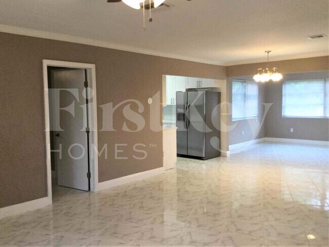 Building Photo - 401 SW 68th Blvd