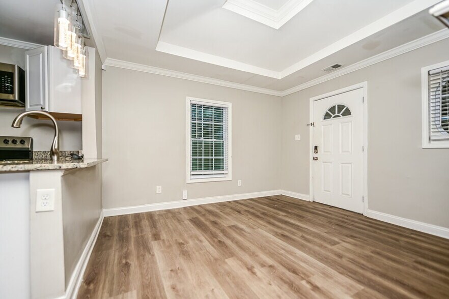 Building Photo - 1315 Dorsey St SW