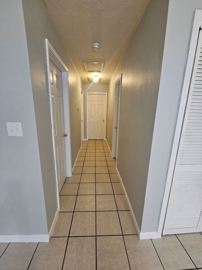 Building Photo - 1602 Chase St