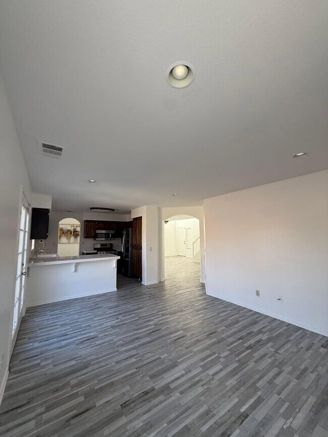 Building Photo - Spacious Beautiful Home with Private Patio