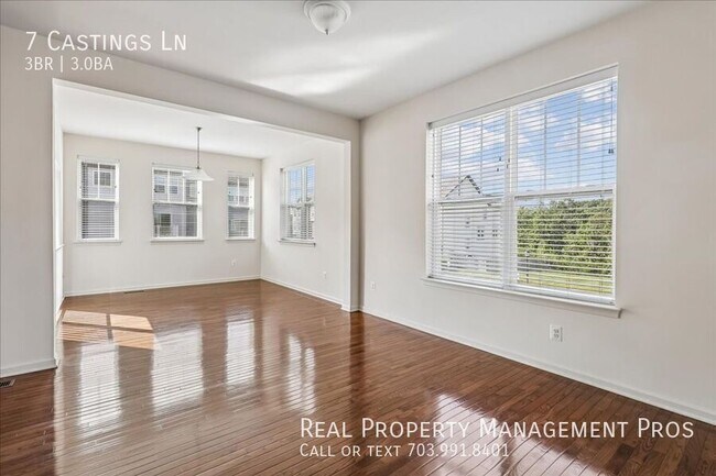 Building Photo - 7 Castings Ln